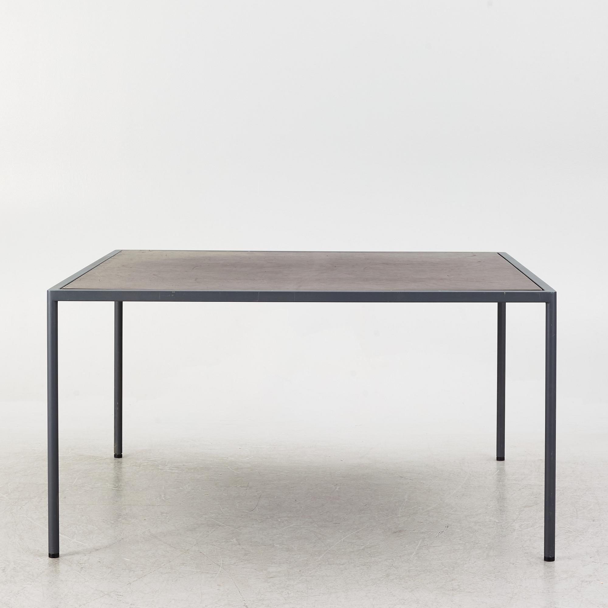Jonas Bohlin, a dining table.