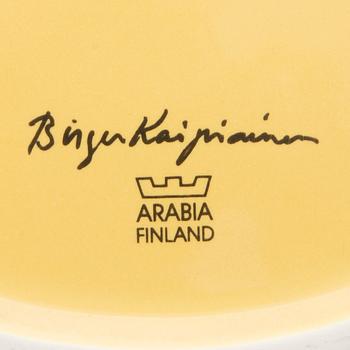 A ceramic dish marked Birger Kaipiainen, Arabia.