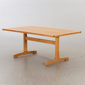 A late 20th century “Spisestue 594”, Ditte & Adrian Heath, France & Son dining table with 6 chairs.