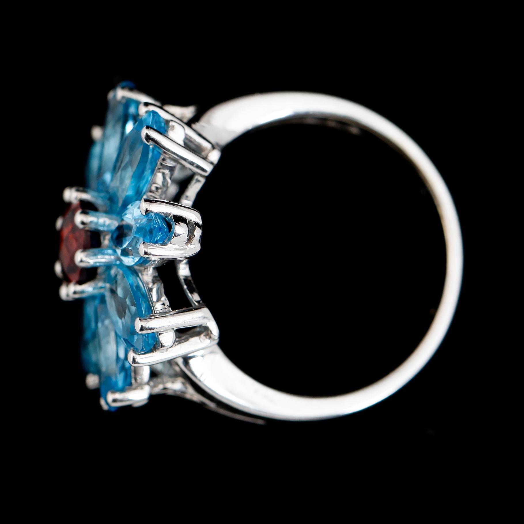 RING, 14K vitguld, topaser och rhodolit granat.