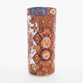Paraplyställ, porslin, Japan, 1900-talets första hälft.