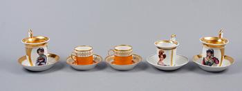 PARTI KOPPAR MED FAT, 5 st, porslin, empire resp empirestil. Troligen Frankrike.