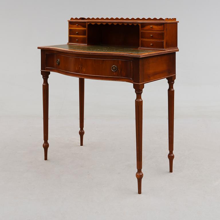 DAMSKRIVBORD, England, 1900-talets andra hälft.