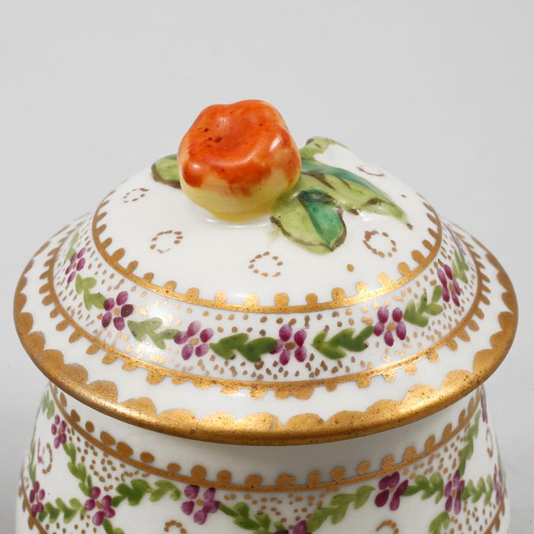 KRÄMKOPPAR, 6 st, Sevresliknande stämpel, omkring sekelskiftet 1800/1900.