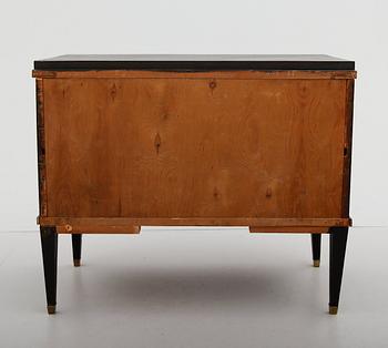 BYRÅ, gustaviansk stil, 1900-talets första hälft.