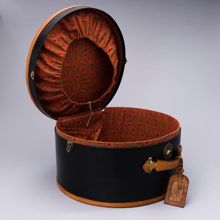 HATTASK, 1900-talets första hälft.