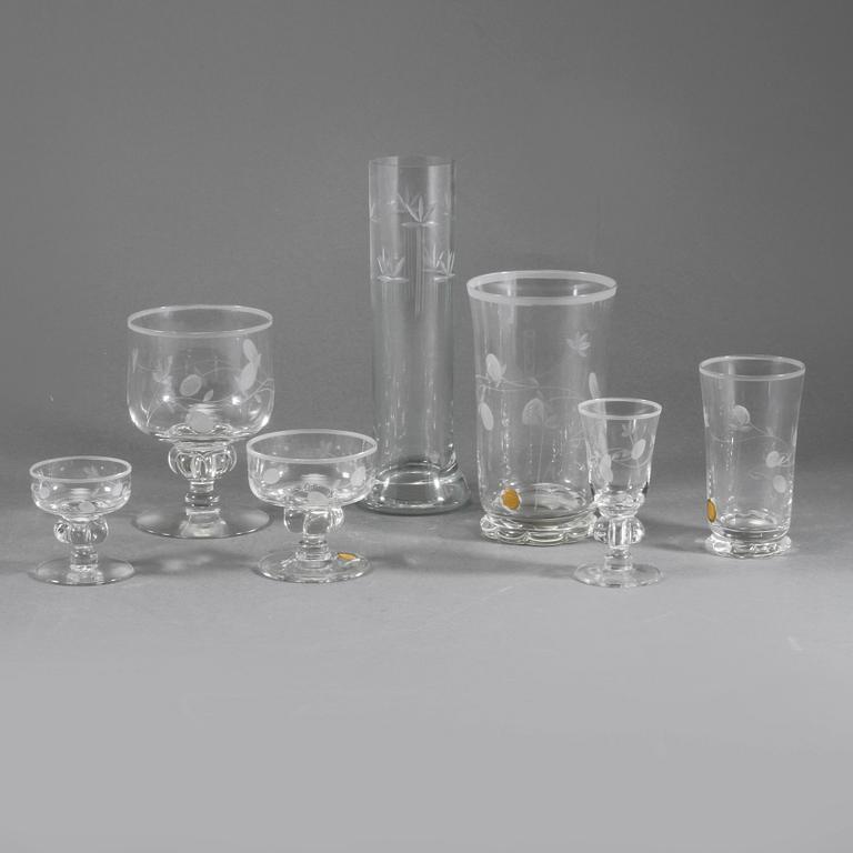 GLASSERVIS, 64 delar, 1900-talets andra hälft.