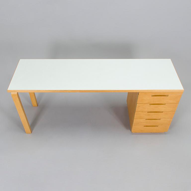 Alvar Aalto, kirjoituspöytä, Artek, 1900-luvun loppupuoli.