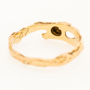 A BJÖRN WECKSTRÖM RING, "Diamond pond", 8/8cut diamond, 18K gold. Lapponia 1986.