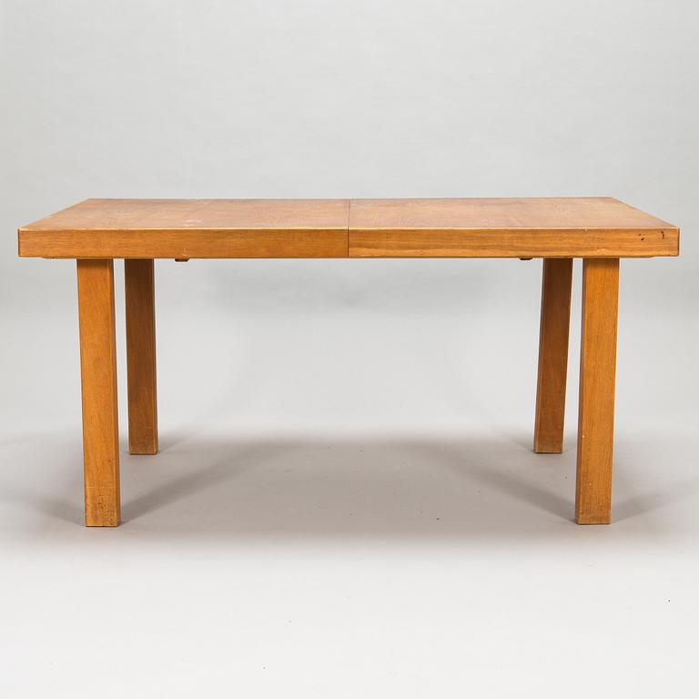 Carl Gustaf Hiort af Ornäs, Extending dinner table, "Näyttely Junior", Huonekalu M. Nupponen Oy. Design year 1955.