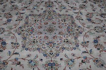 A CARPET, Kashan, signerad Kashan Frothan, ca 390 x 295 cm.