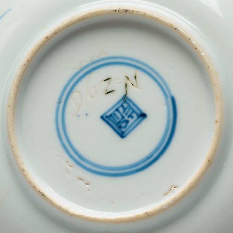 FAT, porslin. Qingdynastin, Kangxi (1662-1722). Med Johanneummärke.