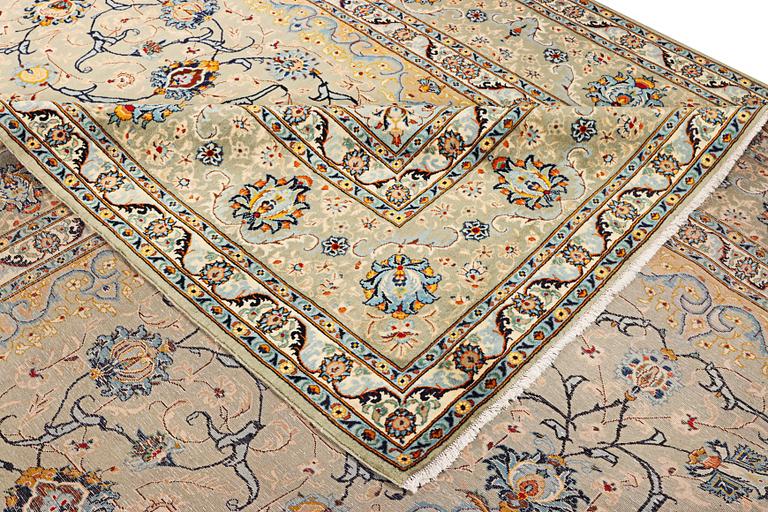 A so called Royal Kashan carpet, c. 468 x 313 cm.