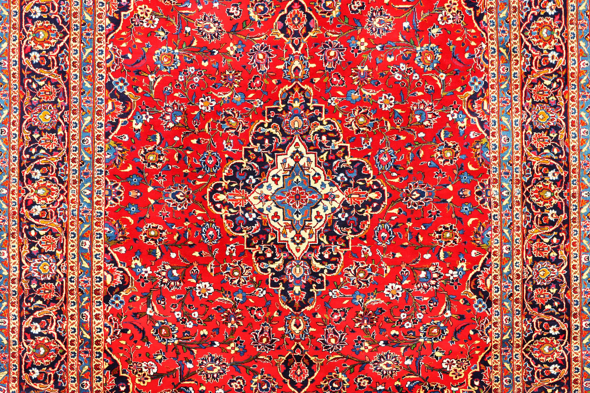 A Kashan carpet, c. 390 x 252 cm.