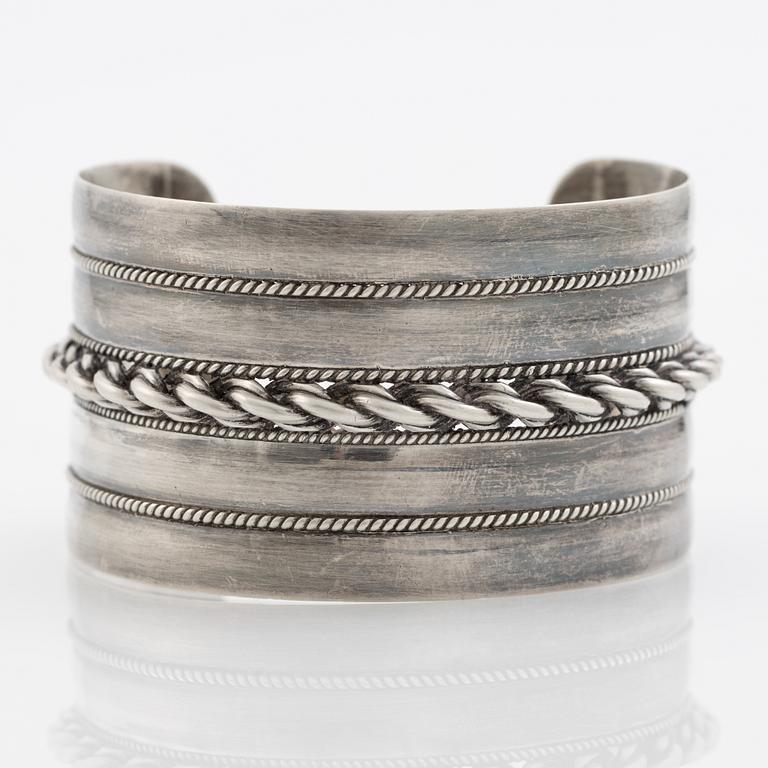 Arm ring silver.
