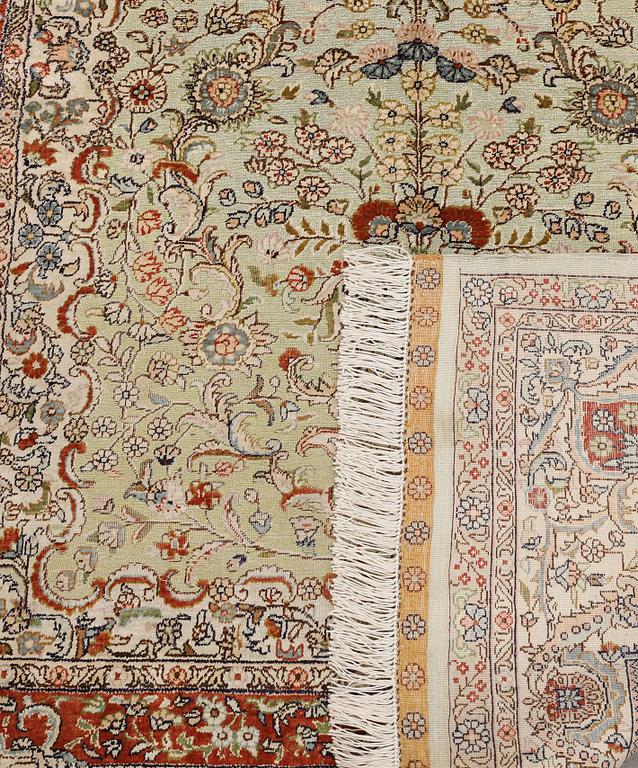 Matta, orientalisk, silke, ca 126 x 91 cm.