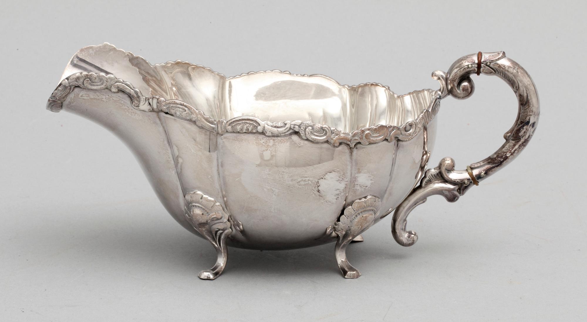 SÅSKANNA, silver, rokokostil, importstämplar, 1900-tal. Vikt c:a 280 g.