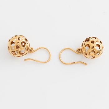 Liisa Vitali, earrings, 18K gold.