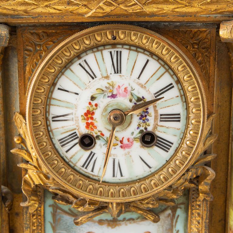 Bordsgarnityr 3 dlr Louis XVI-stil 1900-talets början.