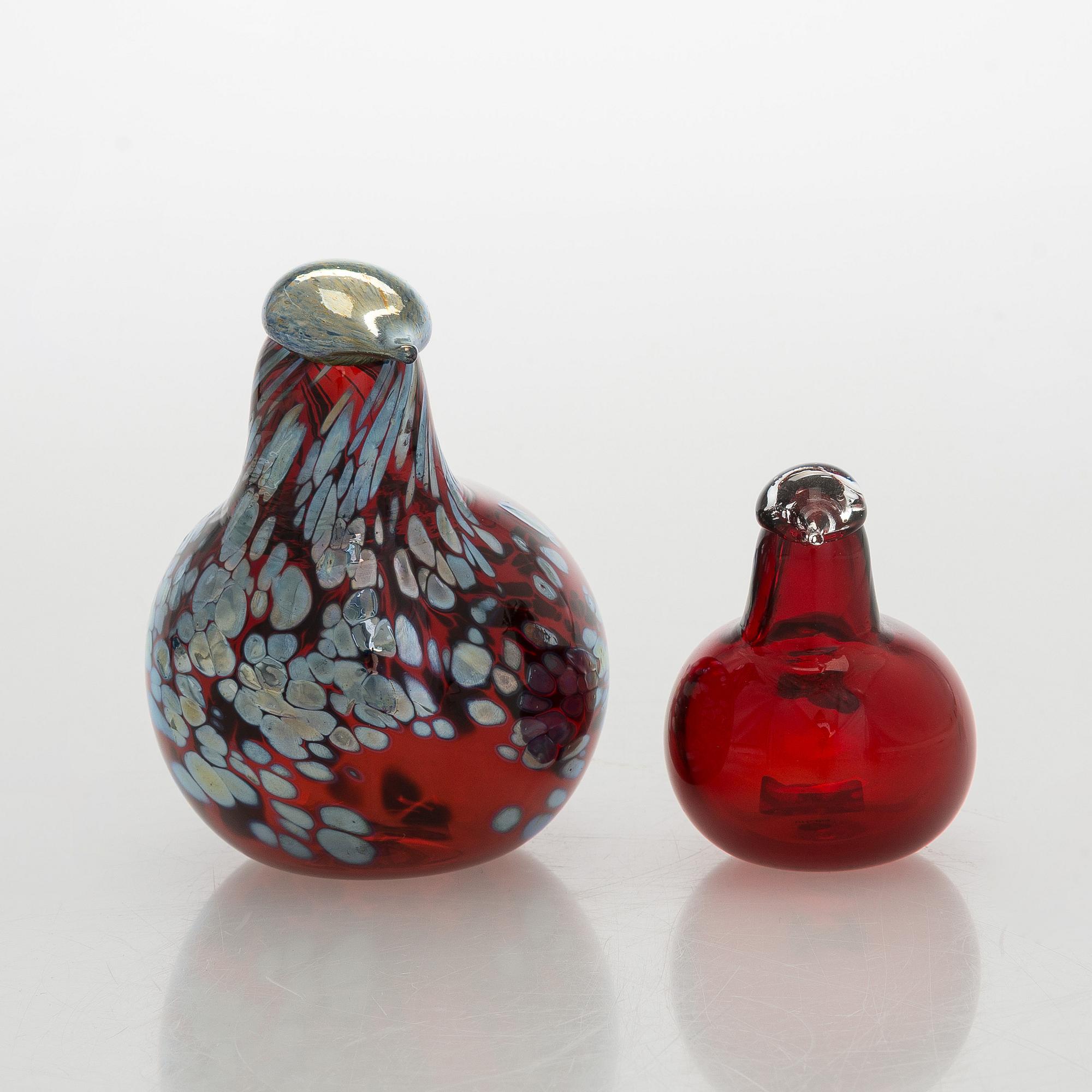 Oiva Toikka, a 'Ruby bird' and 'Little tern' glass birds, signed O. Toikka Iittala.