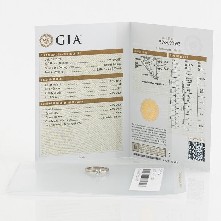 Ring solitär vitguld med briljantslipad diamant 0,70 ct, medföljande GIA dossier.