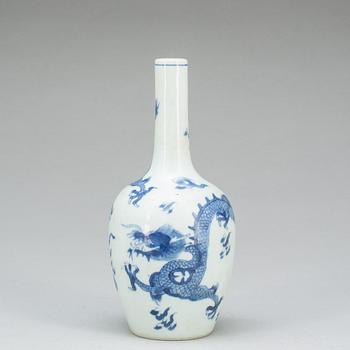 VAS, porslin. Kina. 1800/1900-tal.
