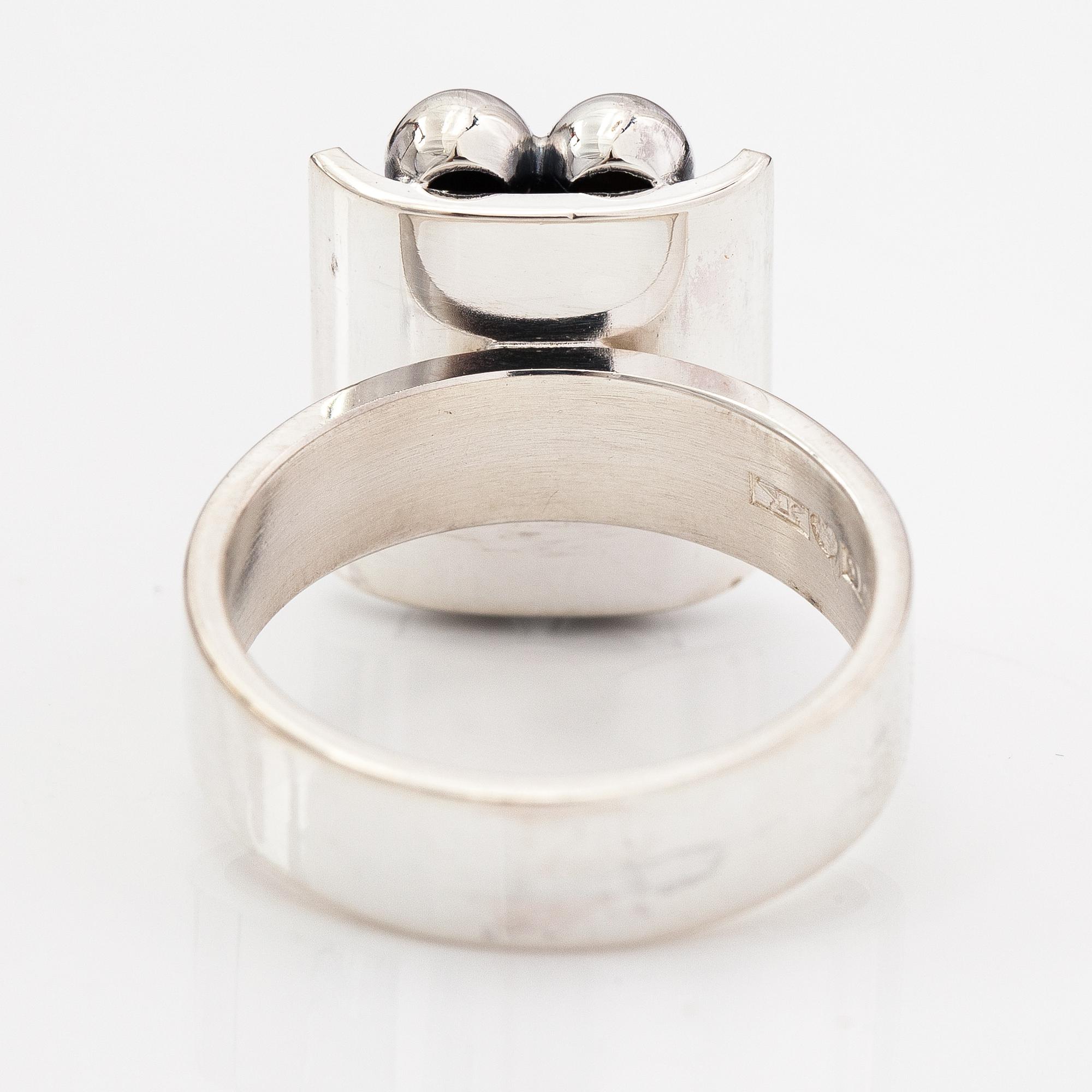 Elis Kauppi, A silver ring. Kupittaan kulta, Turku 1969.