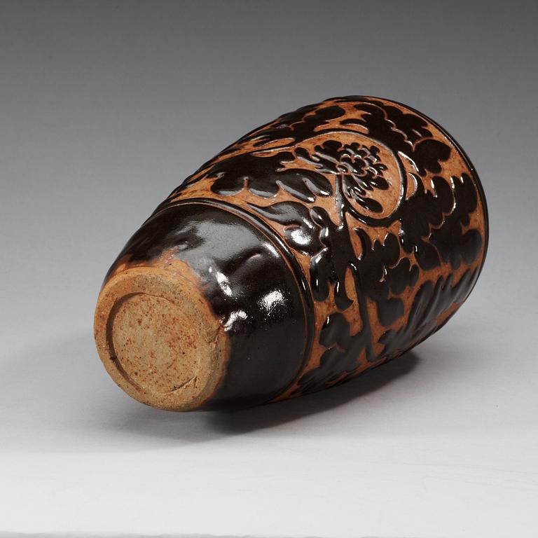 A brown glazed vase, Yuan dynasty (1271-1368).