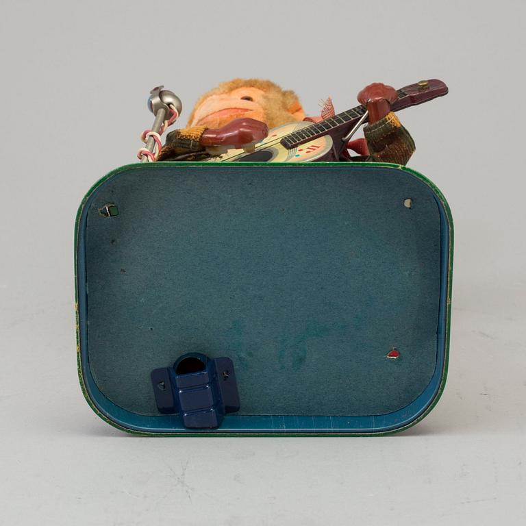 A JAPANESE TIN TOY, mid 20th century.