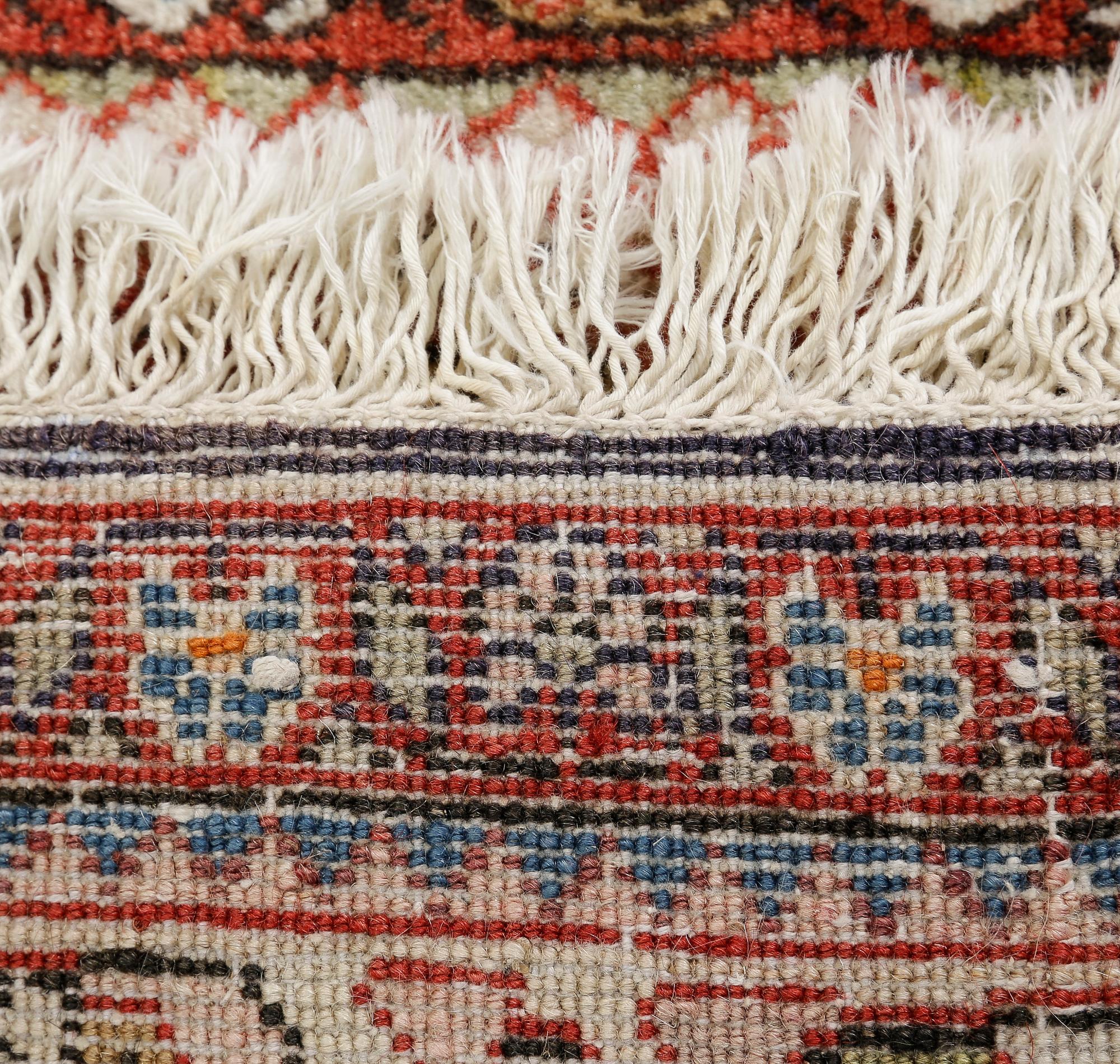 MATTA, sannolikt Sarouk. Ca 216 x 133 cm.