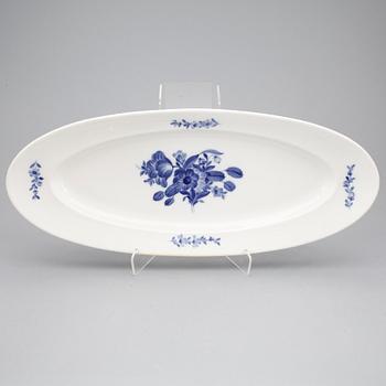 SERVISDELAR, ca160+8 delar, porslin, "Blå blomst", Royal Copenhagen, 1900-tal.