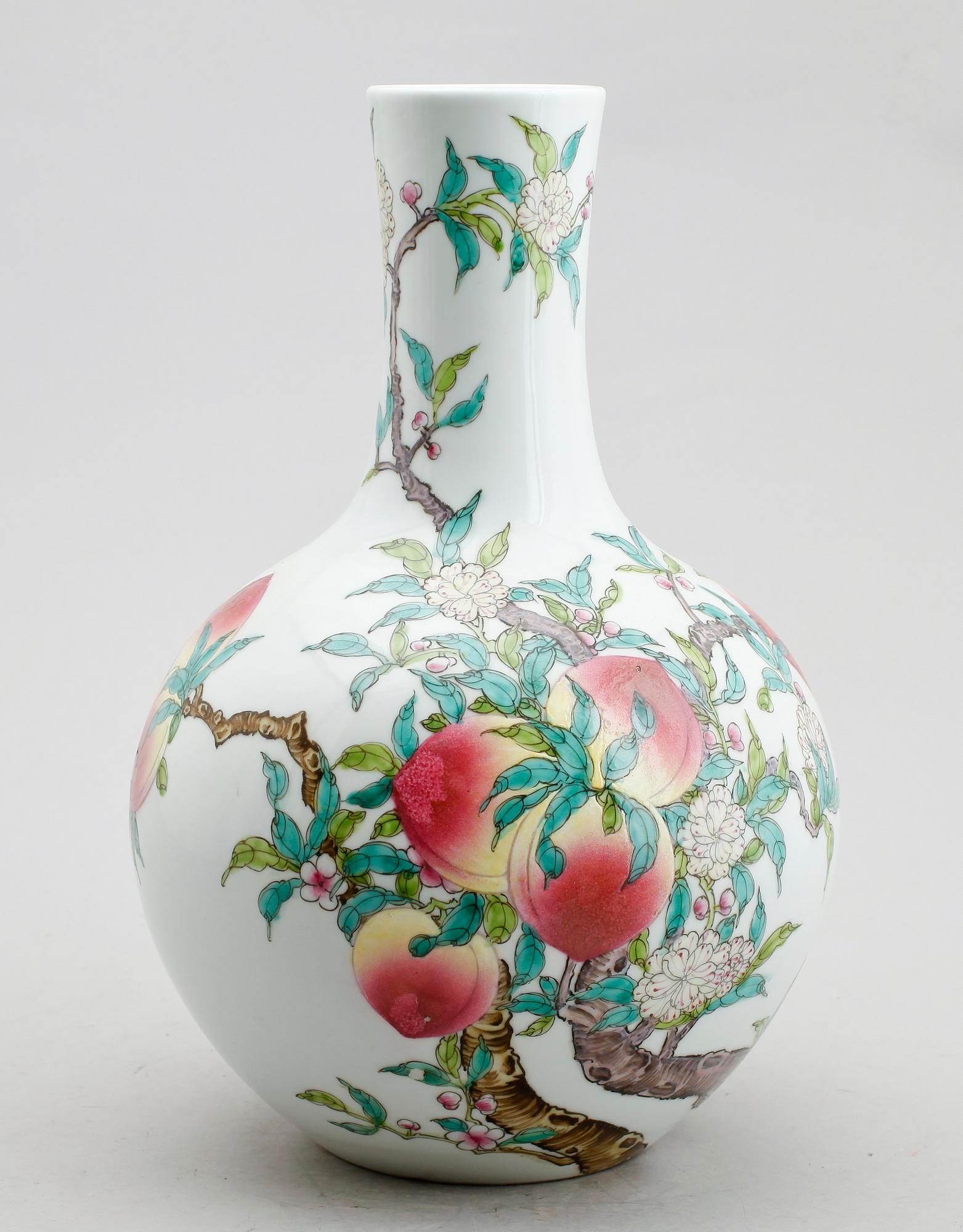 VAS, porslin, Kina, 1900-tal.