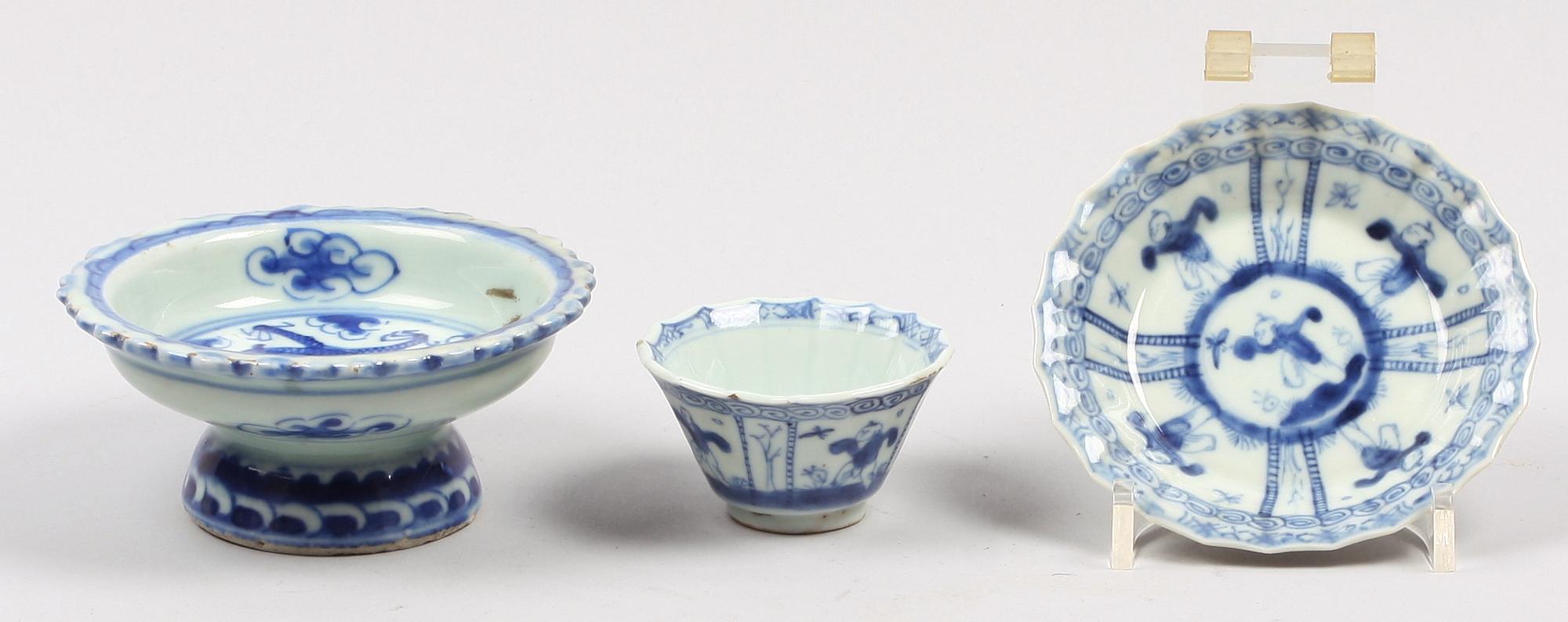 STEMCUP samt KOPP MED FAT, porslin. Kina 1700/1800-tal.