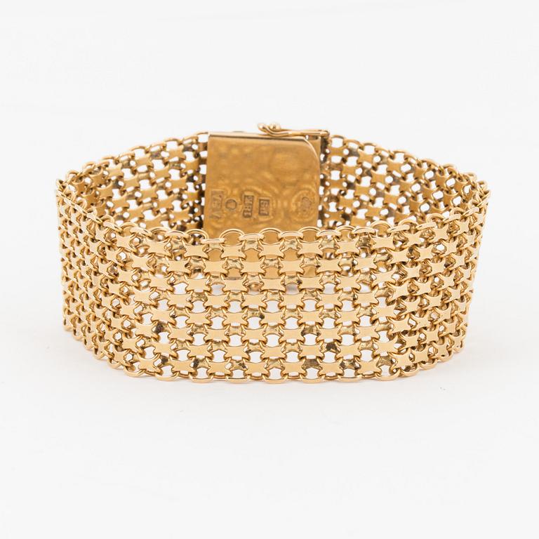 18K gold bracelet.