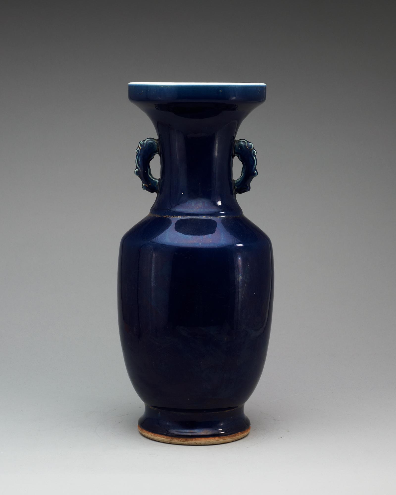 URNA, porslin. Qing dynastin, 1800-tal.