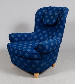 FÅTÖLJ MED FOTPALL, "Jättepaddan", Carl Malmsten, 2000-tal.