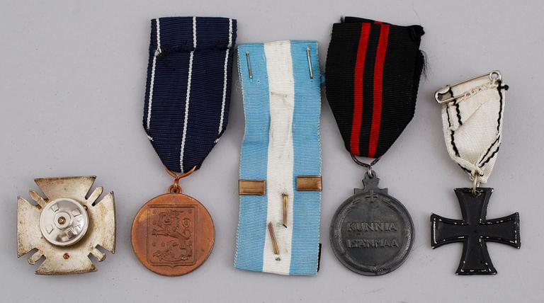 MEDALJER, 5 st, Första och Andra Världskriget, Finland, en från 1970-talet.