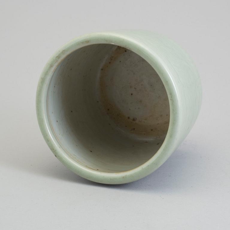 A celadon glazed censer/flower pot, Qing dynasty, 19th Century.