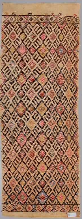 TÄCKE/MATTA, Soumak, old, 222 x 81 cm.