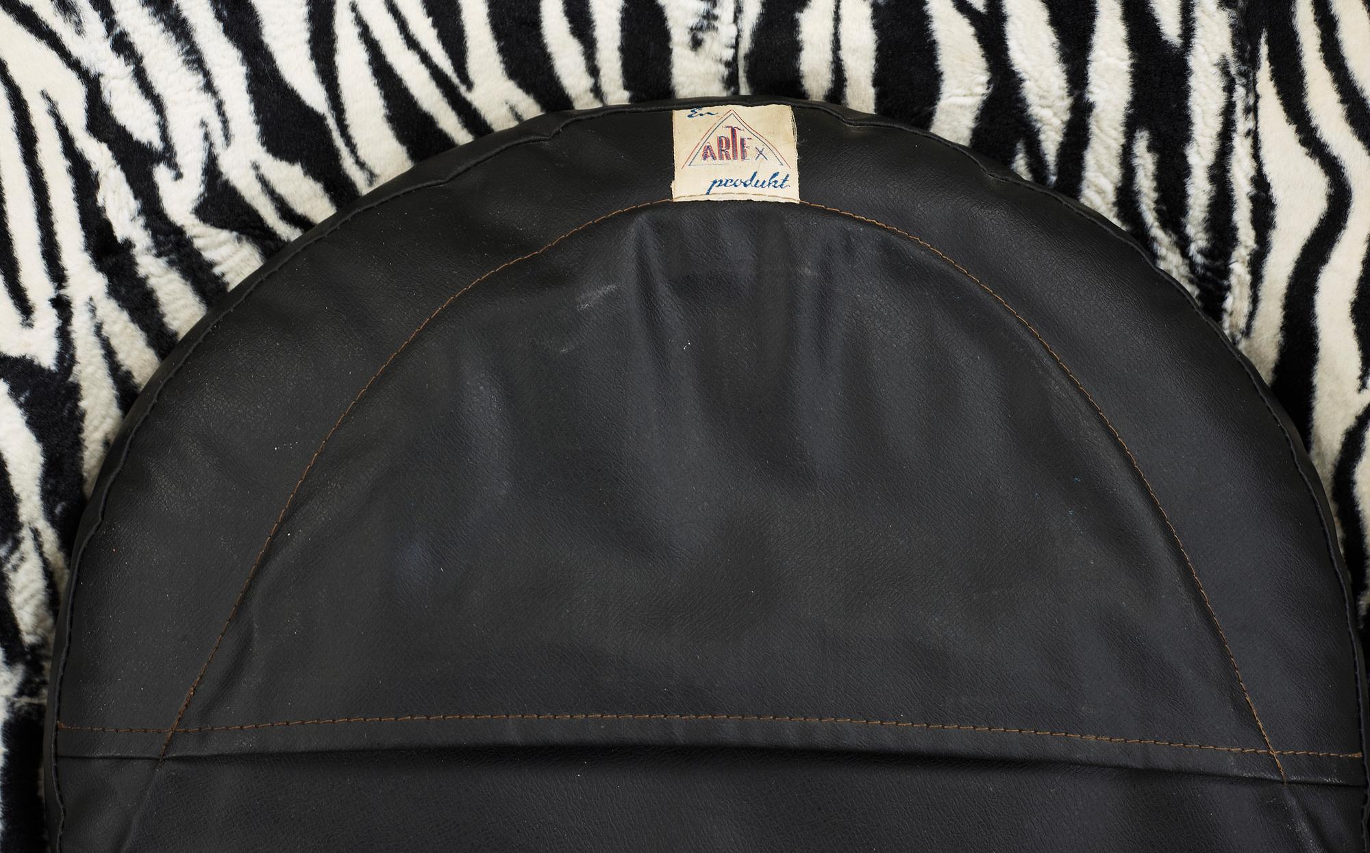 FLADDERMUSFÅTÖLJ, 1900-talets mitt.