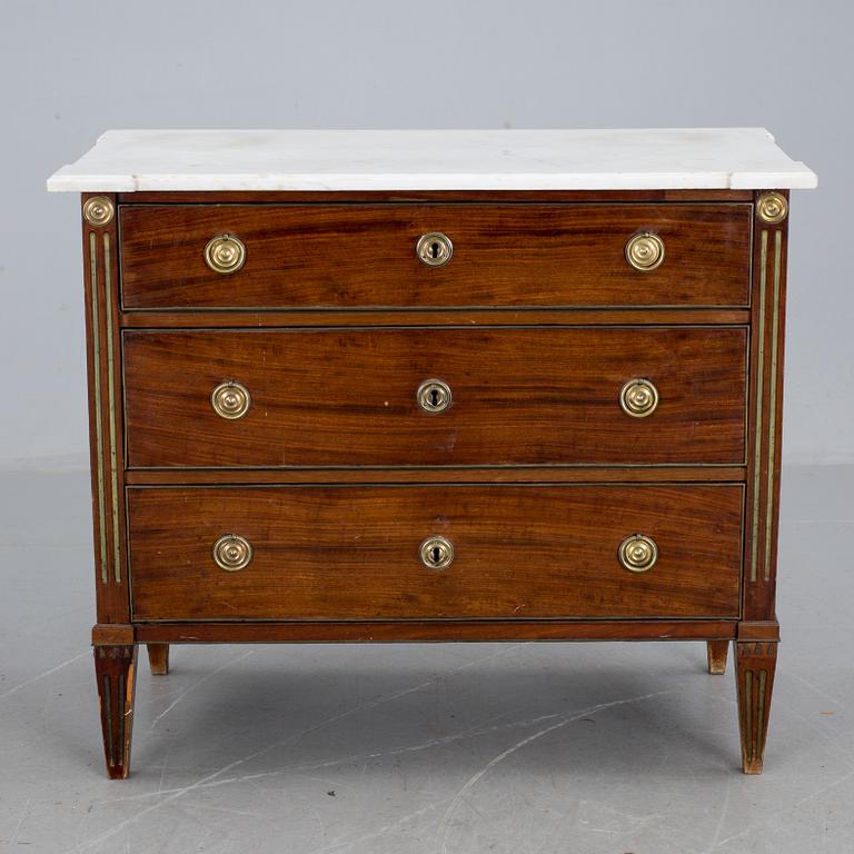 BYRÅ, sengustaviansk stil, 1800-tal.