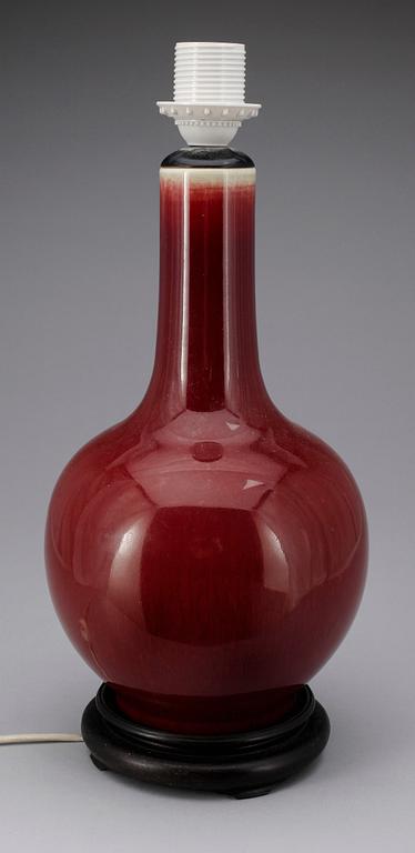 VAS / BORDSLAMPA, porslin Kina, sen Qing dynasti, 1800-1900-tal.