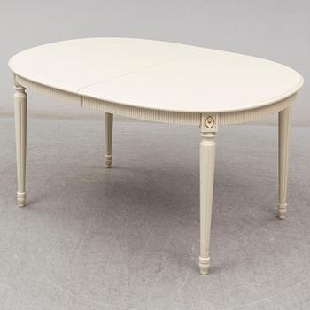 A dining table and 4 chairs, second half of the 20th century. 2 leaves included.