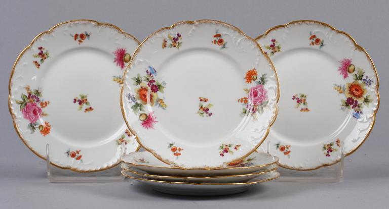 ASSIETTER, 6 st, porslin, rokokostil, Kusnetzoff, Ryssland, tidigt 1900-tal.