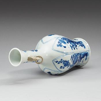 A blue and white vase, Qing dynasty, Kangxi (1662-1722).