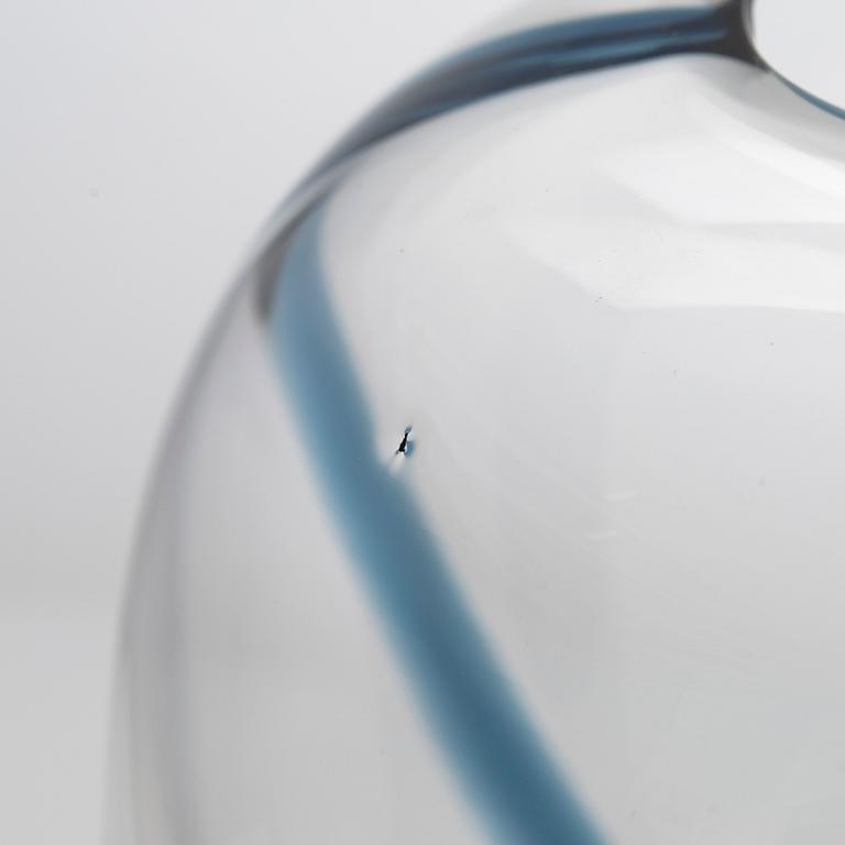 Timo Sarpaneva, "Blues" taide-esine 3041 signeerattu Timo Sarpaneva Iittala 1985 ja malja 3042 ei signeerattu.