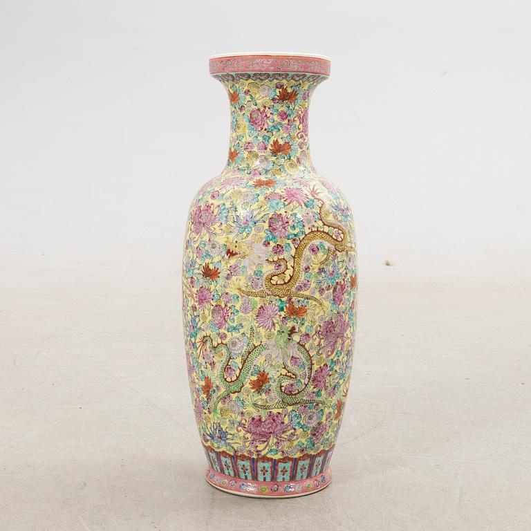 Golvvas Kina 1900-tal porslin.