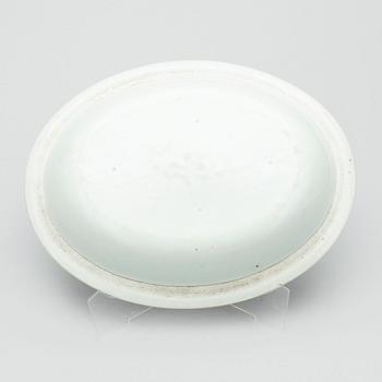 SERVISDELAR, 4 st, kompaniporslin. Qing dynastin, Jiaqing (1796-1820).