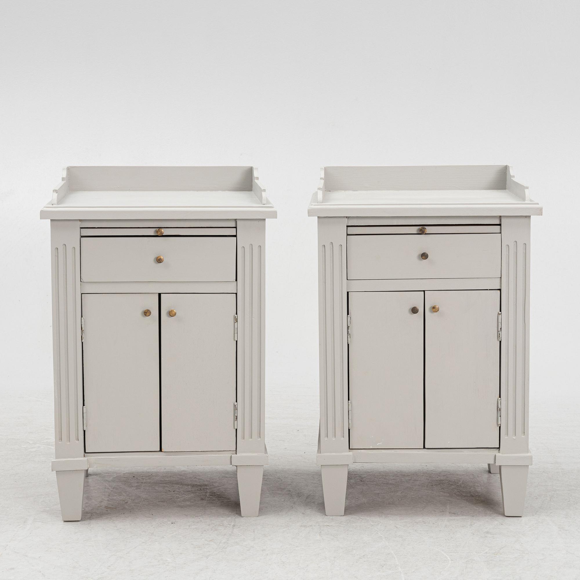 A pair of bedside tables, later part of the 20th century.
