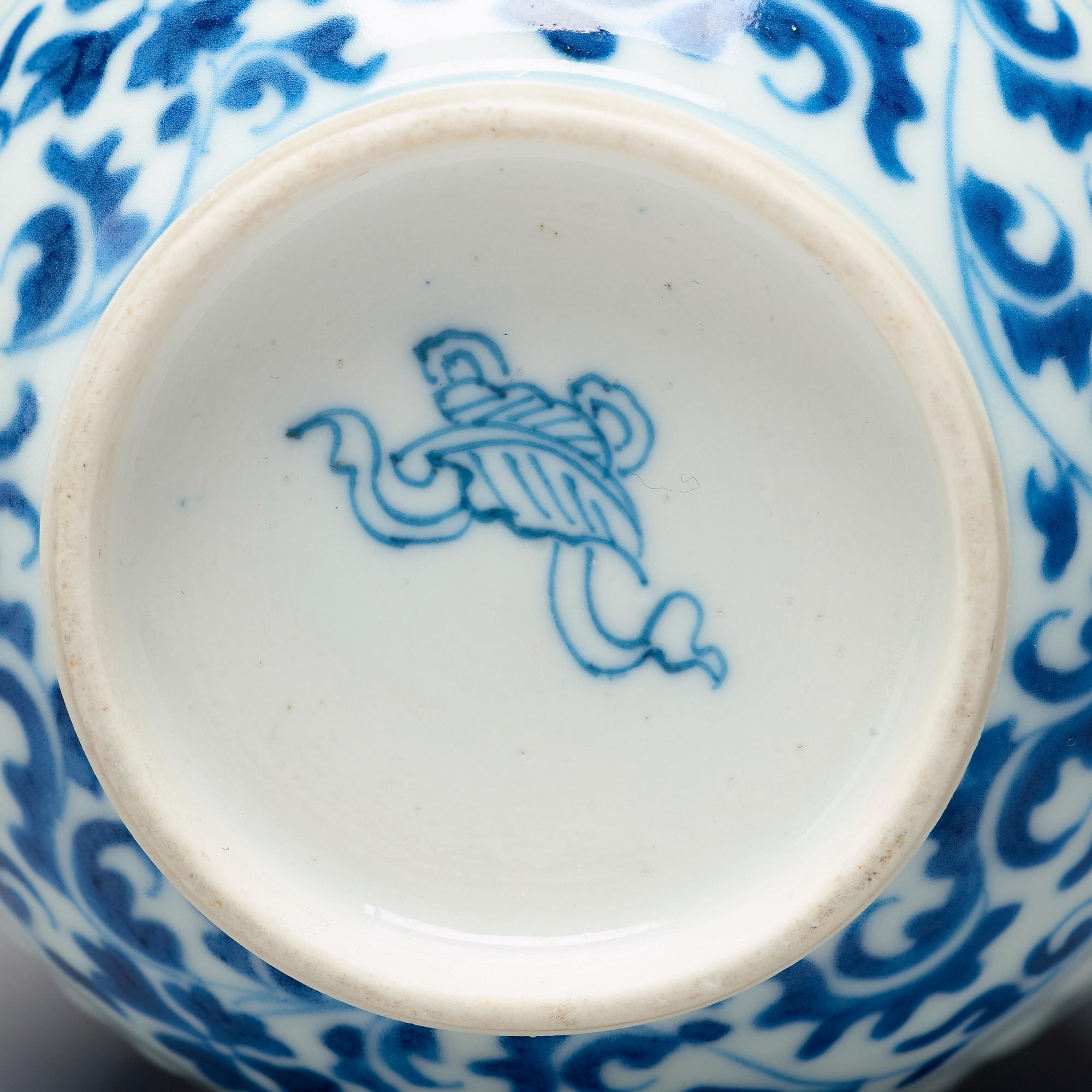 TEKRUKA, porslin. Qingdynastin, Kangxi (1662-1722).